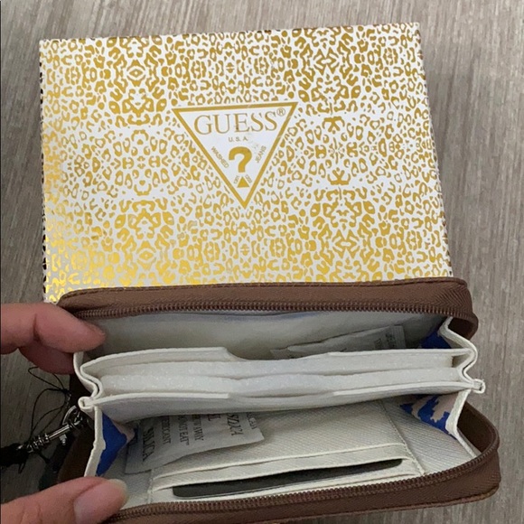 Guess wristlet wallet - Picture 4 of 4